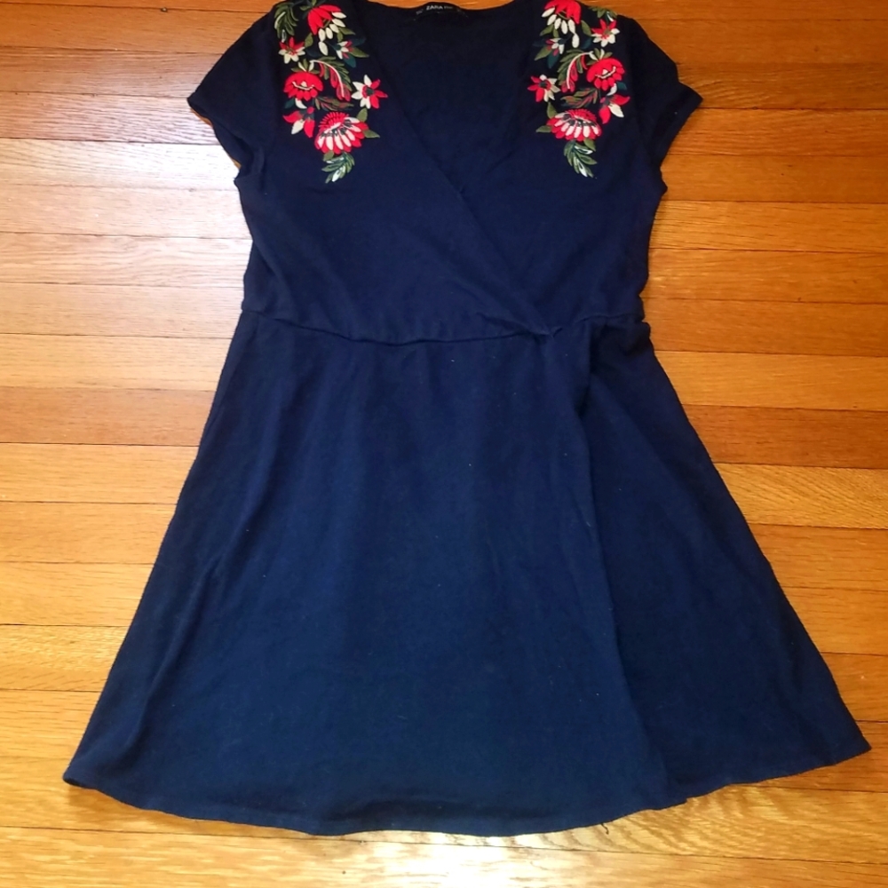 Zara knit dress. Floral embroidery.